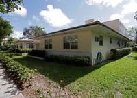 530 Santander Ave in Coral Gables, FL - Foto de edificio - Building Photo