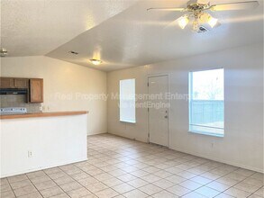 916 Hyacinth Hollow Dr in Yukon, OK - Building Photo - Building Photo