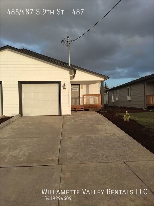 485 S 9th St, Unit 487 in Lebanon, OR - Building Photo