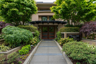 905-925 Lake St S in Kirkland, WA - Foto de edificio - Building Photo