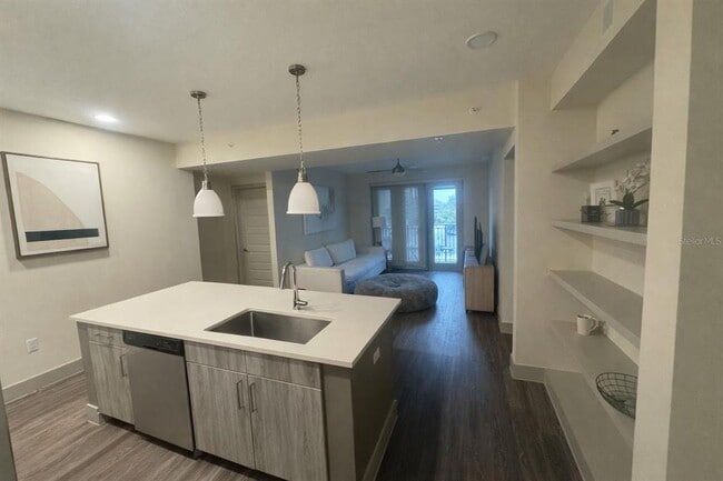 310 N Orange Ave in Orlando, FL - Building Photo - Building Photo