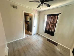 2500 E 98th St in Chicago, IL - Building Photo - Building Photo