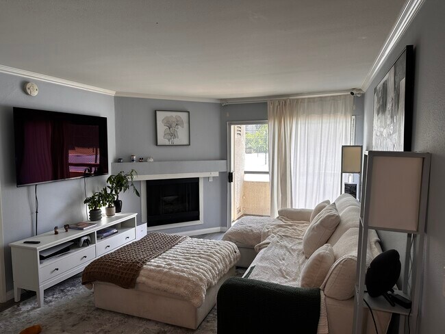 property at 5565 Canoga Ave