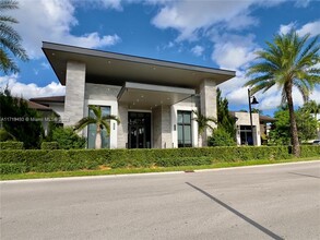 4681 NW 84th Ave in Doral, FL - Foto de edificio - Building Photo