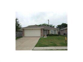 1123 Single Tree Dr in Forney, TX - Building Photo