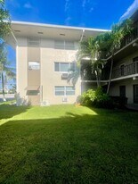 1480 E Sample Rd in Pompano Beach, FL - Building Photo