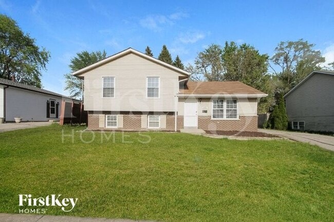 property at 1493 Glen Ellyn Rd