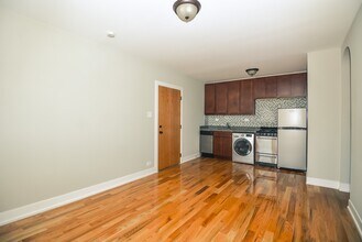 555 W Arlington in Chicago, IL - Foto de edificio - Building Photo