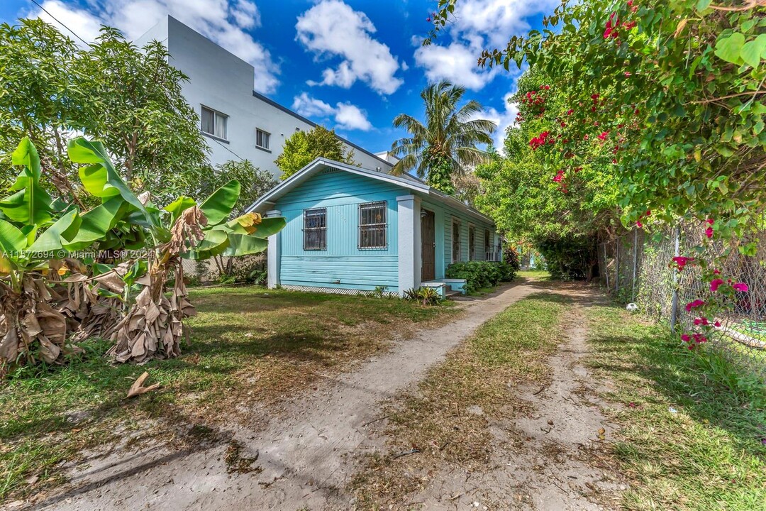 7536 NE 1st Ave in Miami, FL - Building Photo