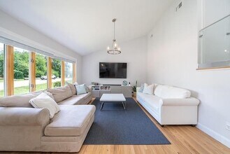 25 Helen St in Secaucus, NJ - Building Photo - Building Photo