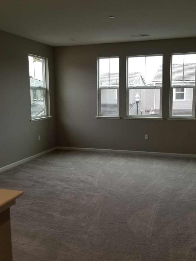 51 Baird Cir in Brentwood, CA - Building Photo - Building Photo