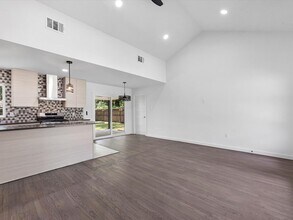 1107 Stonecrest Dr in Houston, TX - Building Photo - Building Photo