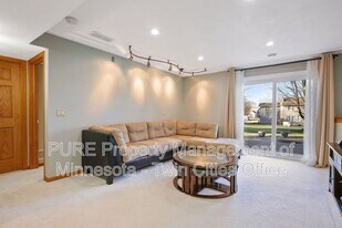 13884 Fountain Ct in Apple Valley, MN - Building Photo