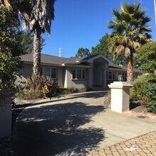 1485 Lakeview Dr in Hillsborough, CA - Foto de edificio - Building Photo