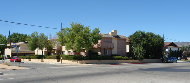 4202 W Avenue L in Lancaster, CA - Foto de edificio - Building Photo