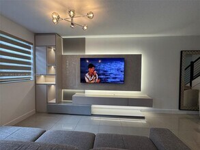 7910 NW 105th Ave in Doral, FL - Building Photo - Building Photo