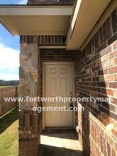 5007 Sanger Cir Dr in Sanger, TX - Building Photo - Building Photo