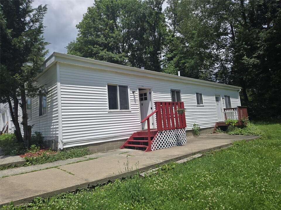 698 Bullville Rd in Montgomery, NY - Building Photo