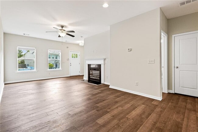 776 Crestwell Cir in Atlanta, GA - Building Photo - Building Photo