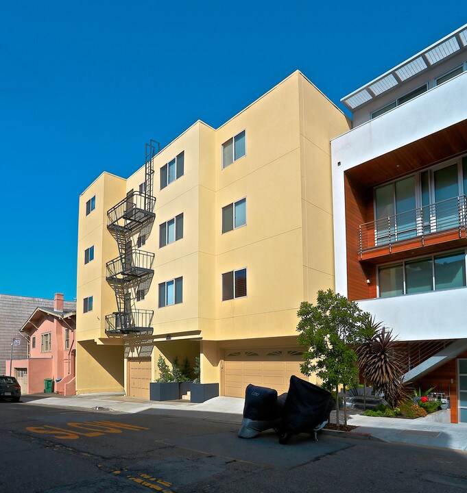 825-827 Corbett Ave in San Francisco, CA - Building Photo