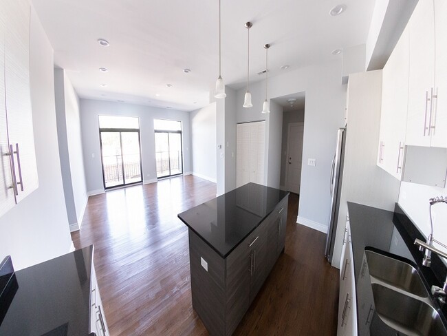 2515 W Lawrence Ave, Unit 5W in Chicago, IL - Building Photo - Building Photo