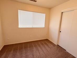 560 Pirinen Ln in Modesto, CA - Building Photo - Building Photo
