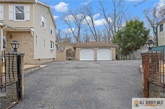 37 Farmhaven Ave in Edison, NJ - Building Photo - Building Photo