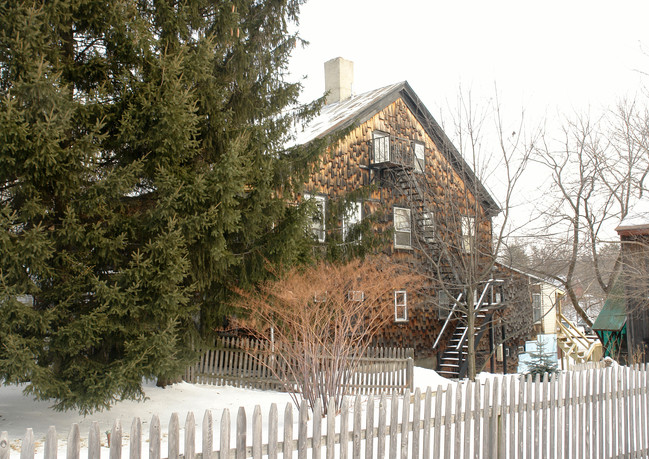 134 Main St in Fairfield, ME - Foto de edificio - Building Photo