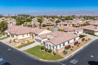 78350 Vía Pavion in La Quinta, CA - Foto de edificio - Building Photo