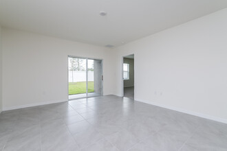 5464 Oxford Gray Rd in Zephyrhills, FL - Building Photo - Building Photo