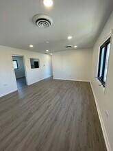 3201 N Long Ave, Unit 2S in Chicago, IL - Building Photo - Building Photo