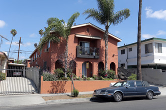 172 N Mariposa Ave in Los Angeles, CA - Building Photo - Building Photo