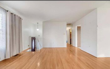 2014 Ritchie Rd in District Heights, MD - Foto de edificio - Building Photo