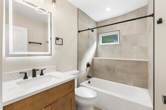 31 Woodale Ave in Boston, MA - Building Photo - Building Photo