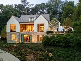 365 Valley Rd NW in Atlanta, GA - Building Photo