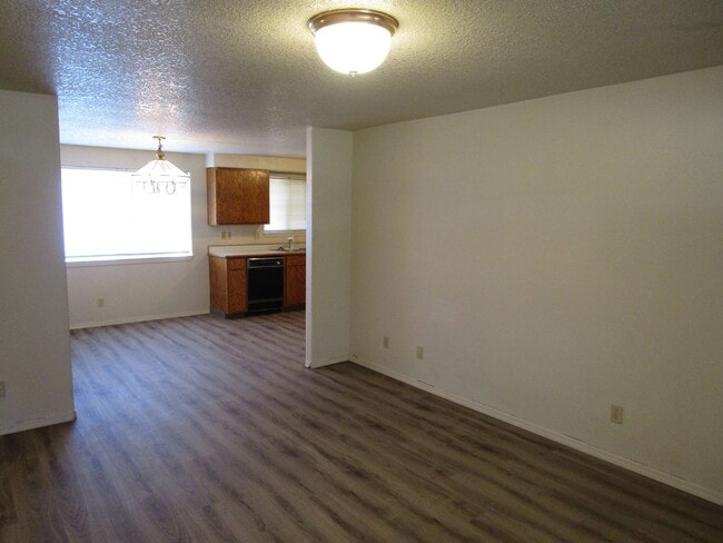 101 NW Ivy St in Prineville, OR - Building Photo - Building Photo