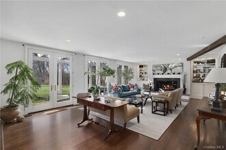 77 Hook Rd in Bedford, NY - Building Photo - Building Photo