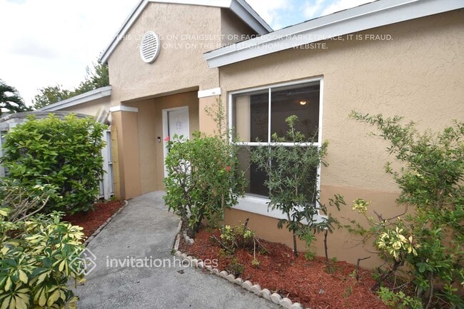 7215 SW 42nd Ct in Davie, FL - Building Photo - Building Photo