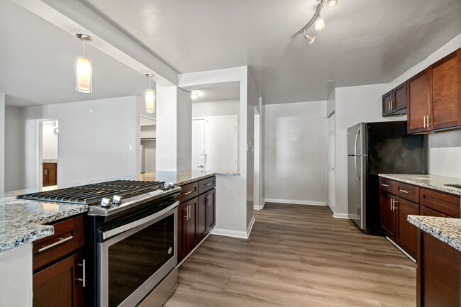 The Falls at Roland Park in Baltimore, MD - Foto de edificio - Building Photo