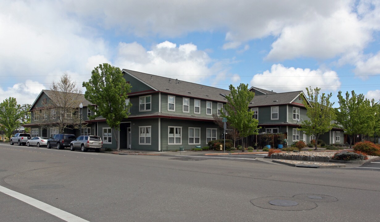 Starr Station in Windsor, CA - Building Photo