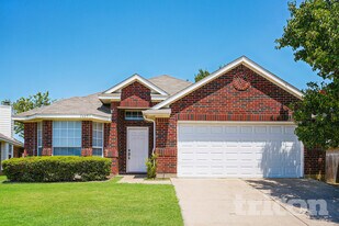 5445 Trout Creek Ct in Watauga, TX - Building Photo