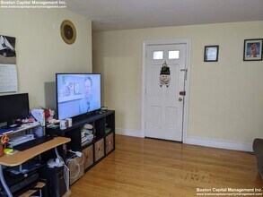 469 Highland Ave, Unit 3 in Malden, MA - Foto de edificio - Building Photo