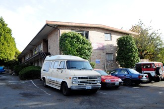617 SW 156th St in Burien, WA - Foto de edificio - Building Photo