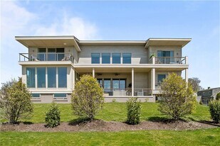 82 Ellery Rd in Newport, RI - Building Photo