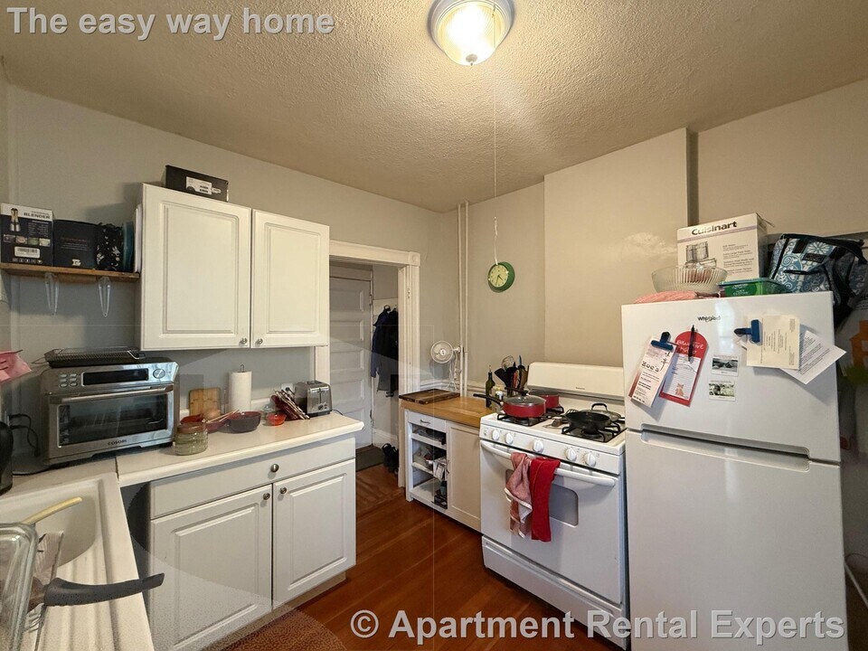 9 Eustis St, Unit #1R in Cambridge, MA - Building Photo