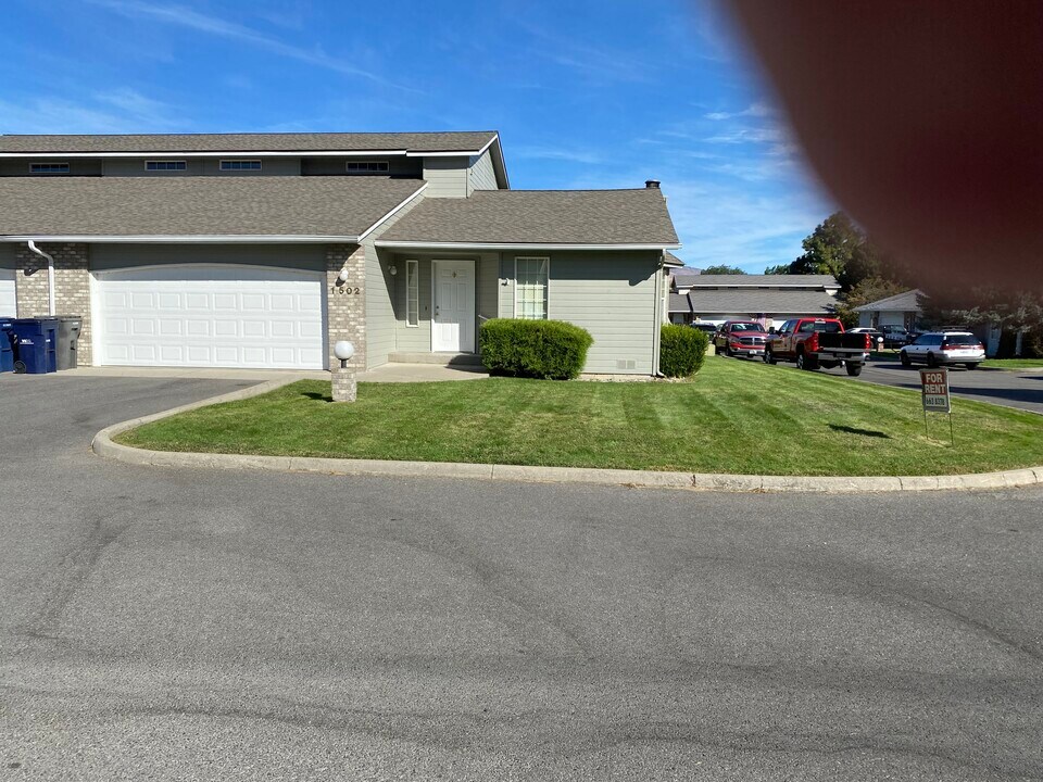 1507 Danawood Dr, Unit 1507 Danawood in Wenatchee, WA - Foto de edificio