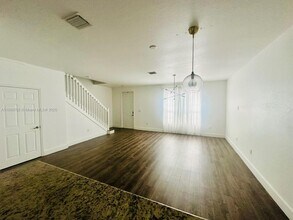 17021 SW 94th Terrace in Miami, FL - Foto de edificio - Building Photo