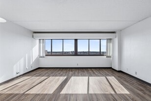 Chateau Student Housing Cooperative in Minneapolis, MN - Building Photo