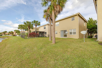 979 NW Leonardo Cir in Port St. Lucie, FL - Building Photo - Building Photo