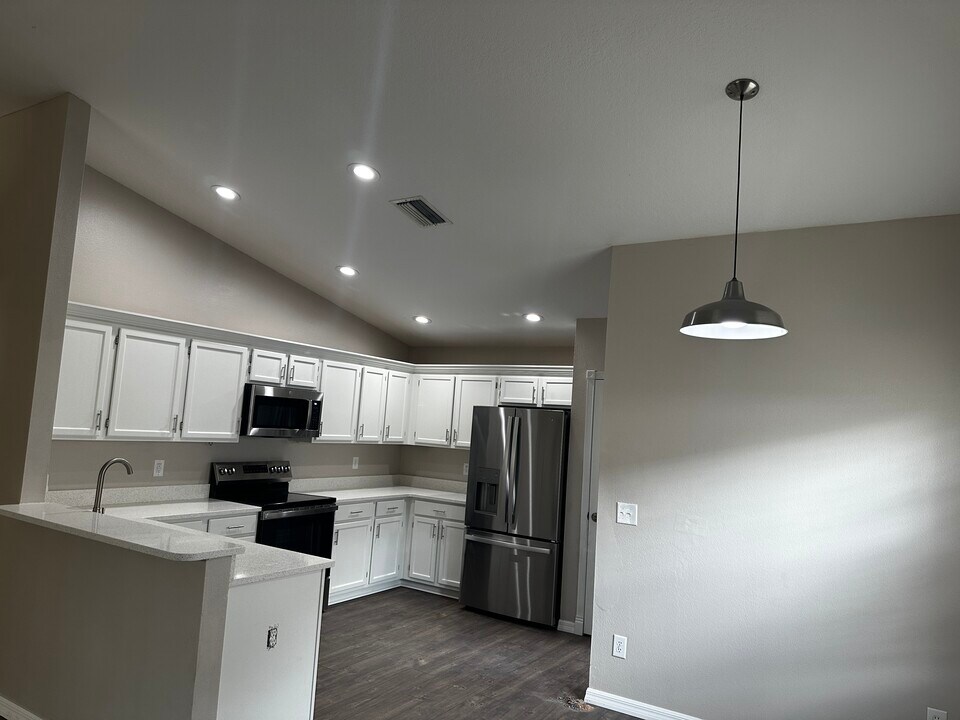 12304 Windswept Ave in Riverview, FL - Building Photo